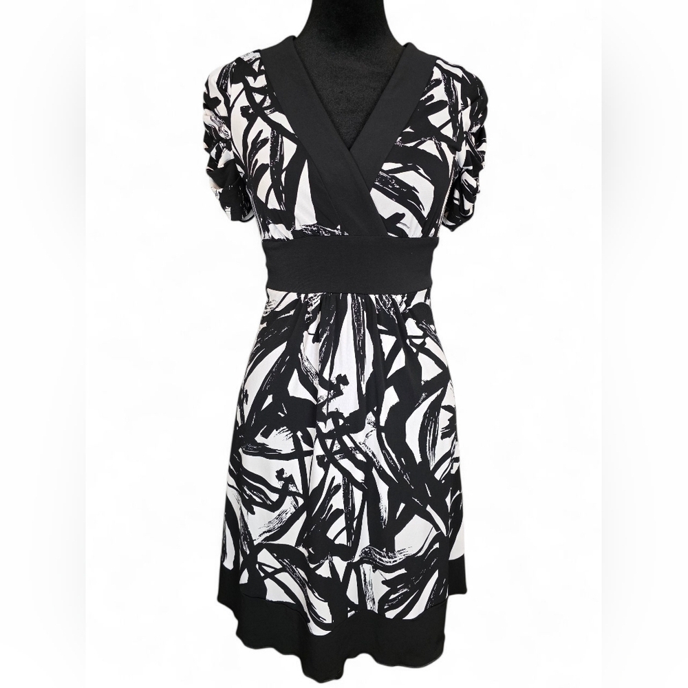 IZ Byer California Abstract Black White Ruched Sleeve Surplice Babydoll Dress XS